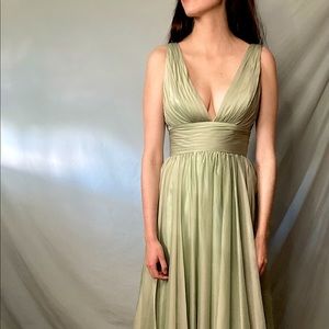Sage green chiffon bridesmaid/prom dress 👗